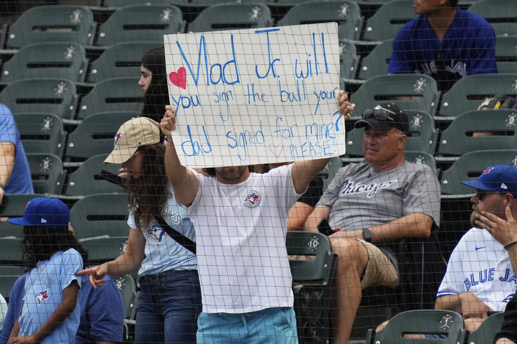 MLB: Blue Jays' Vladimir Guerrero joins Vladimir Sr. as first father-son  Home Run Derby winner