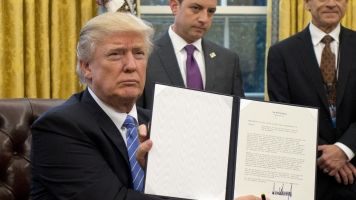 Donald Trump signs executive order