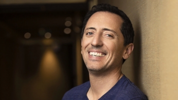 French Comedian Gad Elmaleh Is Ready To Make Us Laugh â In English