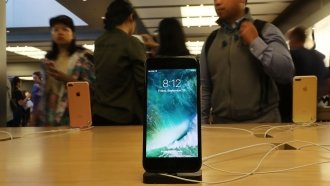 People Are Suing Apple After It Admitted To Slowing Down Older iPhones