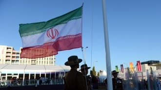 Soldiers raise the Iranian flag