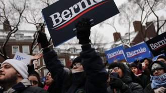 Brooklyn College crowd for Bernie Sanders