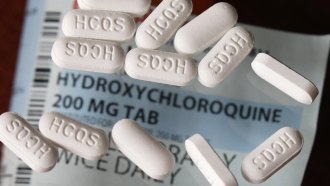 An arrangement of hydroxychloroquine pills