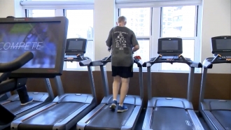 Women jogs on treadmill