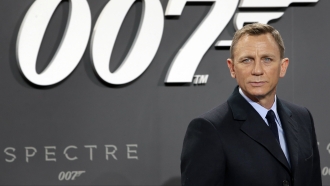 Actor Daniel Craig poses for photos at the German premiere of the James Bond movie "Spectre"