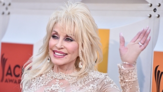 Dolly Parton Pays College Tuition For Employees At Dollywood