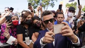 Alejandro Sanz takes a selfie with fans.