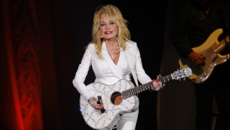 Dolly Parton, Eminem, Lionel Richie Inducted Into Rock Hall Of Fame