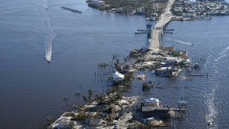 Feds Vow Major Aid For Hurricane Ian Victims Amid Rescues