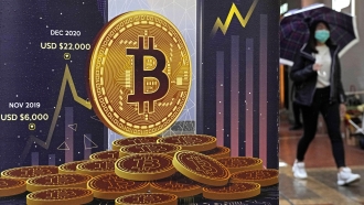 An advertisement for Bitcoin cryptocurrency is shown.