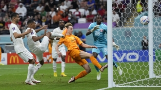 Netherlands Beats Host Qatar 2-0 To Advance At World Cup