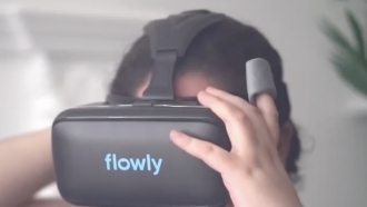 Woman using the Flowly VR