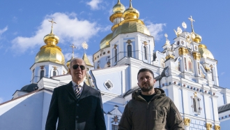 President Joe Biden walks with Ukrainian President Volodymyr Zelenskyy.