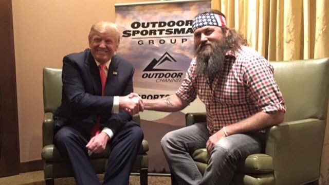 Willie Robertson poses with Donald Trump.