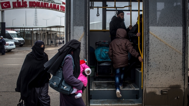 Syrian refugees at Turkish border
