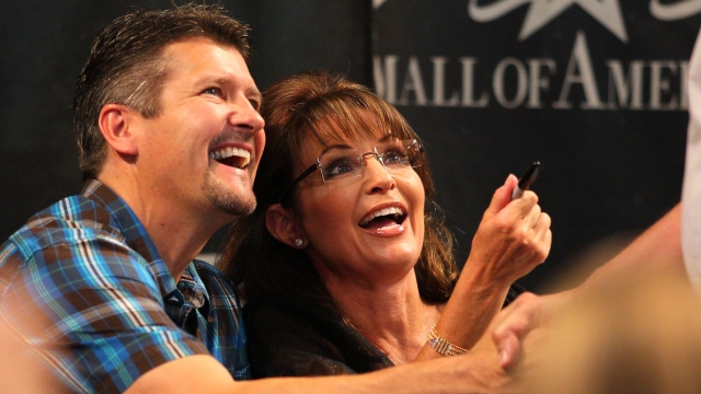 Todd Palin and Sarah Palin greet fans at the Best Buy Rotunda at Mall of America on June 29, 2011 in Bloomington, Minnesota.