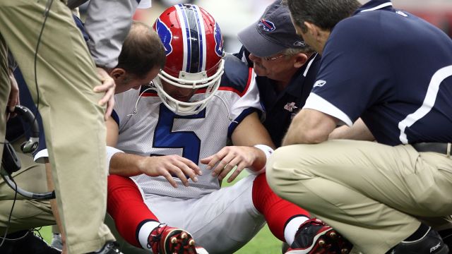 Starting quarterback Trent Edwards of the Buffalo Bills suffers a concussion after getting hit.