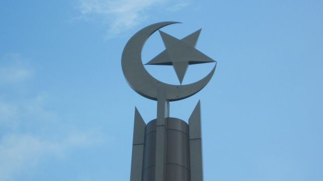 Crescent and star on mosque minaret.