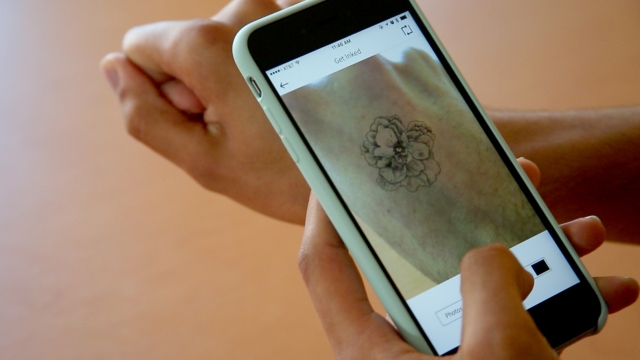 The Ink Hunter app displays a flower tattoo on a hand.