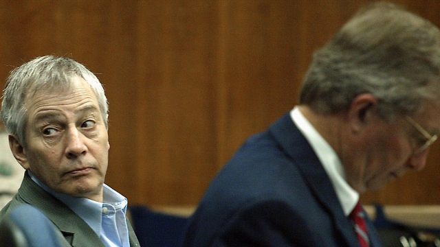 Millionaire murder defendant Robert Durst (L) sits in court with his attorney Dick DeGuerin.