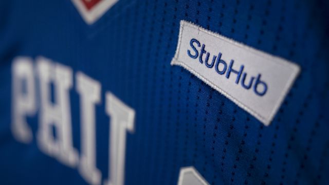 An image of the StubHub ad on the Philadelphia 76ers jersey.