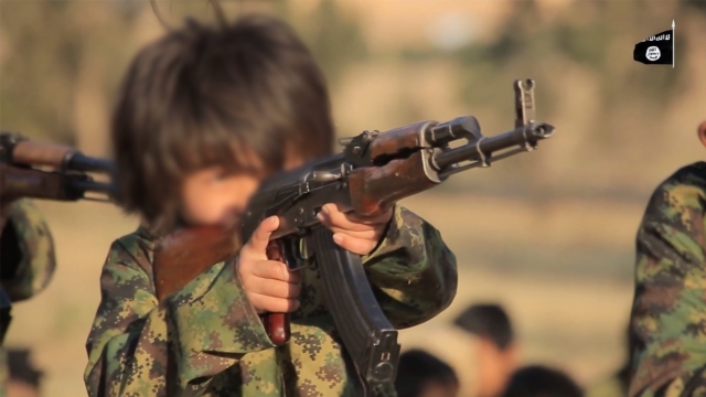 An image of a child soldier being trained by ISIS.