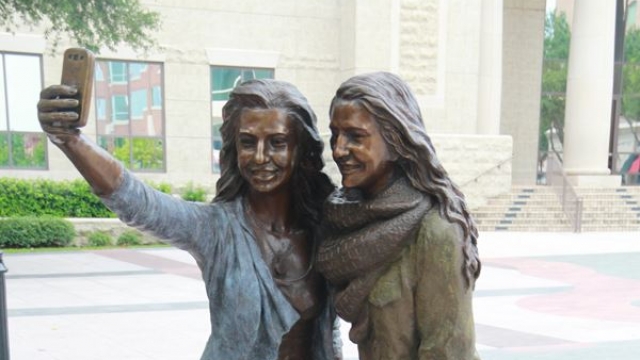 The new selfie statue in Sugar Land, Texas.