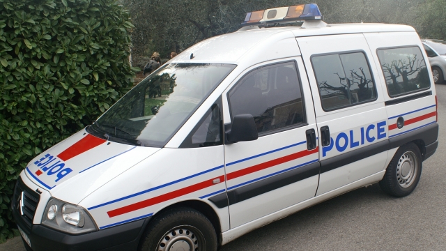 Citroen police van with "POLICE" in mirror writing.