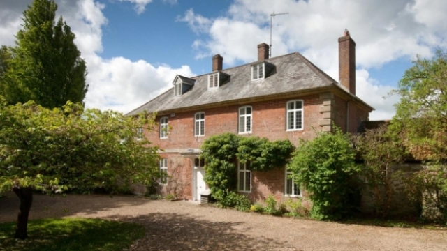 Vivien Leigh's former home is on the market.