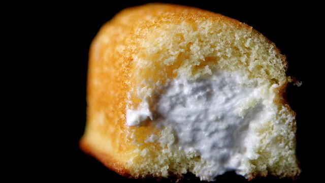A close-up picture of a Twinkie.
