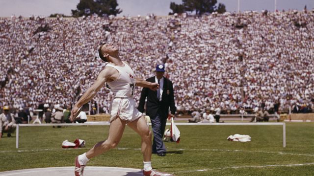 American athlete Al Oerter (1937 - 2007) competes in the discus throw, circa 1965. (Photo by Getty Images)