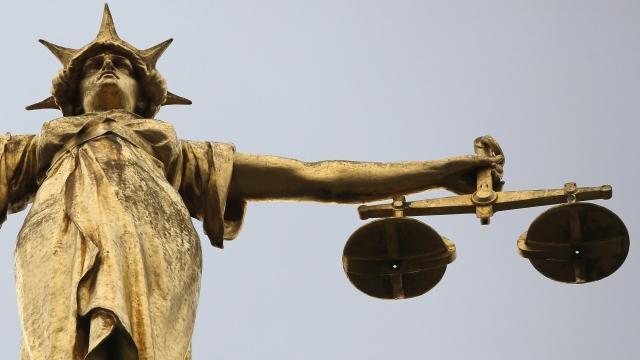 Photo of a statue of the scales of justice.