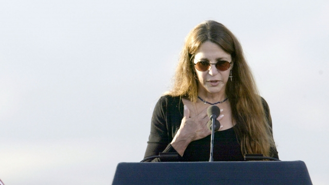 Ronald Reagan's daughter Patti Davis speaks at her father's funeral.