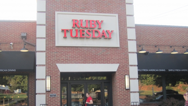 The outside of a Ruby Tuesday restaurant