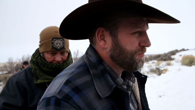 Ammon Bundy, the leader of an anti-government militia, preapres to speak to the media on January 5, 2016 near Burns, Oregon.