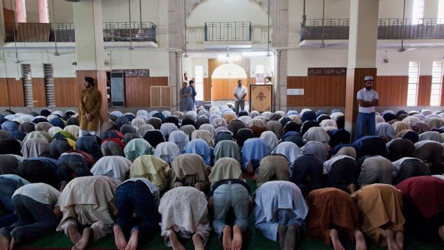 Ahmadi Muslims prays in Pakistan