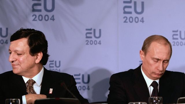 Vladimir Putin and President of the European Commission Jose Manuel Durao Barroso attend a press conference in 2004.
