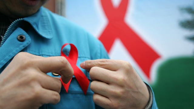 A man wears a ribbon to promote to promote HIV/AIDS knowledge.