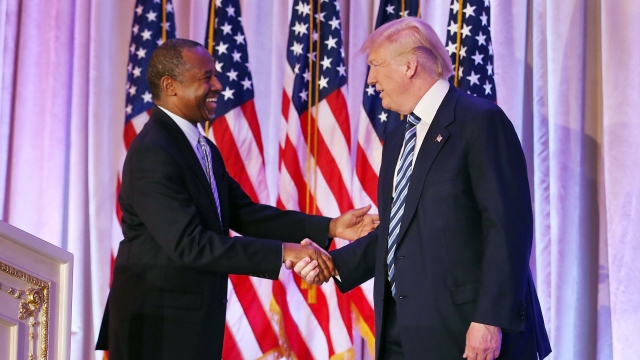 Ben Carson and Donald Trump shaking hands