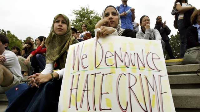 Students at University of California Irvine hold a sign saying "we denounce war crime."
