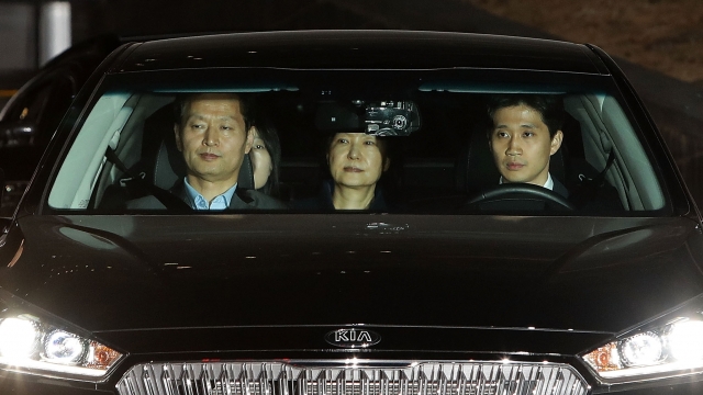 Park Geun-hye being transferred to detention center.
