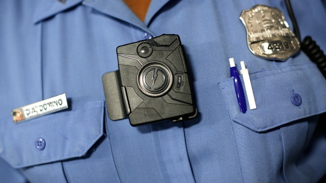 A Washington, D.C., metropolitan police officer wearing an Axon body camera.