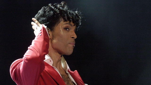 Prince performing in 2004