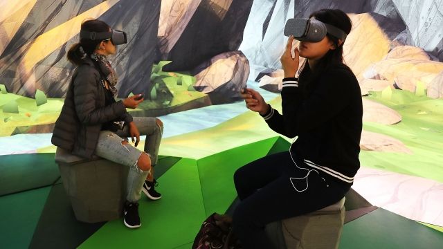 Two women try Google Daydream VR