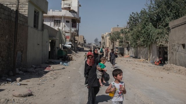 Mosul civilians flee from violence