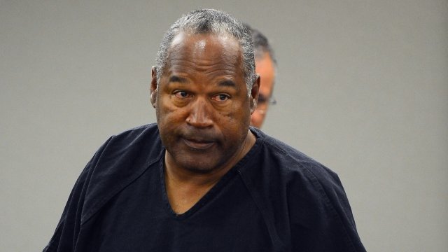 O.J. Simpson enters the courtroom.