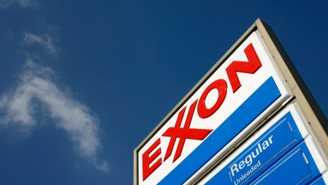 Exxon Mobil sign