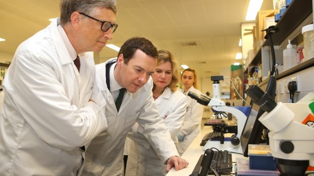 Bill Gates visits Liverpool School of Tropical Medicine