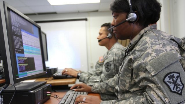 Soldiers train in network defense