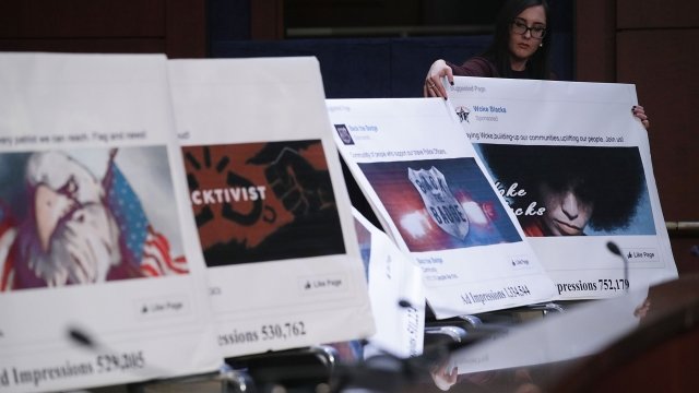 Congressional aide sets up Russian ad displays